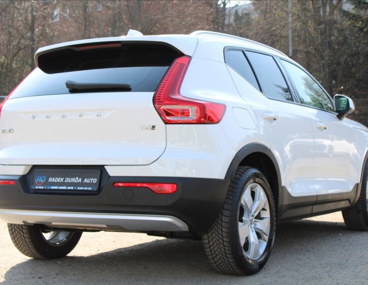 Volvo XC40 SUV / Terénní 2,0 l 140 kw