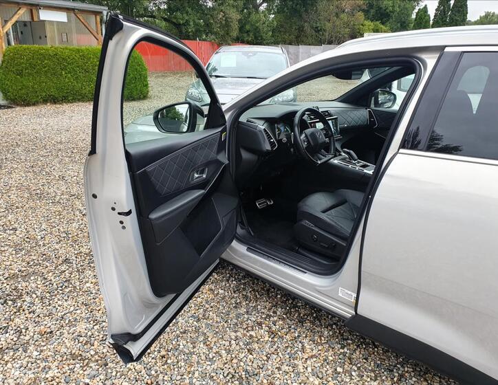 DS Automobiles DS7 Crossback 7