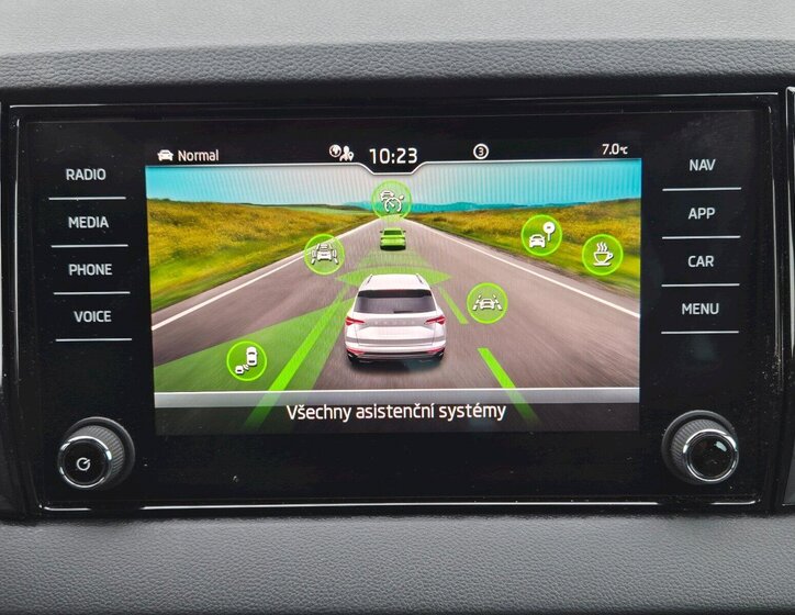 Škoda Karoq SUV 1,5 l 110 kw