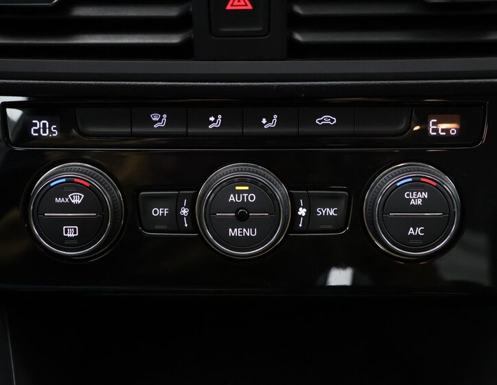 Volkswagen Bora Sedan / Limuzína 0,0 100 kw