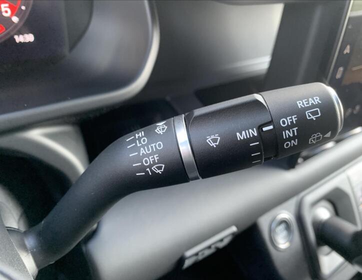 Land Rover Defender 38