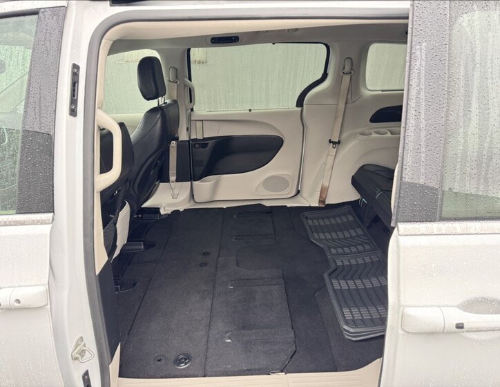 Chrysler Pacifica 24