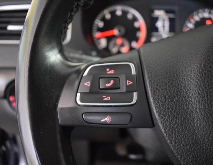 Volkswagen Jetta Sedan / Limuzína 1,2 l 77 kw