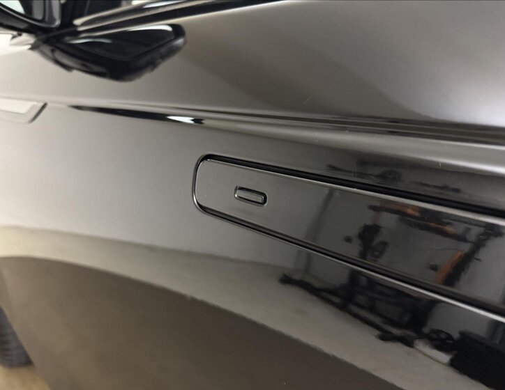 Land Rover Range Rover Velar SUV / Terénní 2,0 l 150 kw