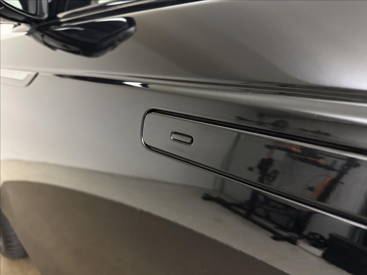 Land Rover Range Rover Velar SUV / Terénní 2,0 l 150 kw