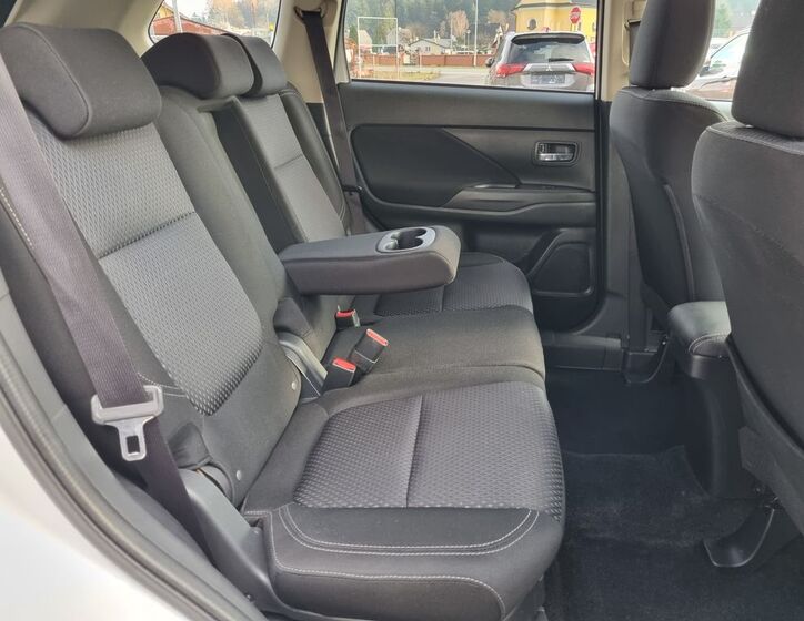 Mitsubishi Outlander 11