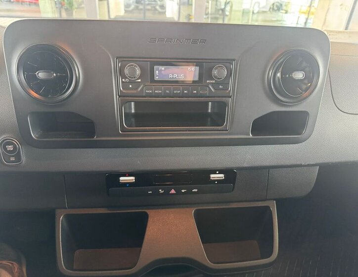 Mercedes-Benz Sprinter 12