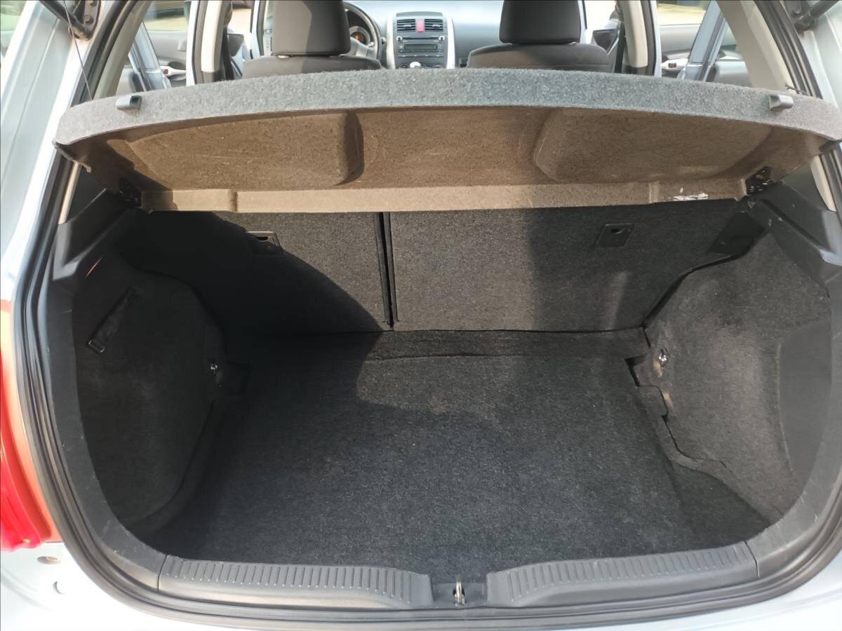 Toyota Auris Hatchback 1,4 l 66 kw