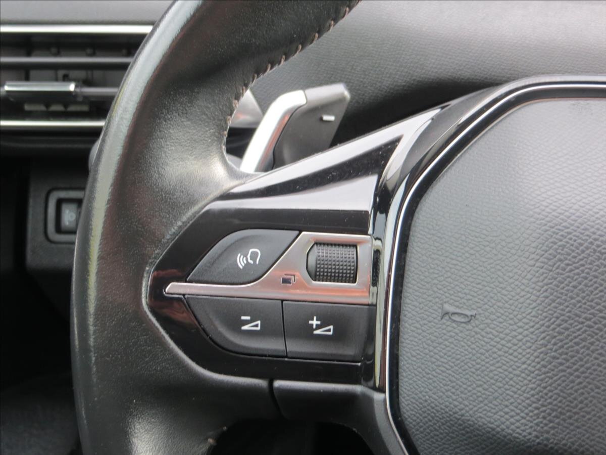 Peugeot 5008 MPV 1,2 l 96 kw