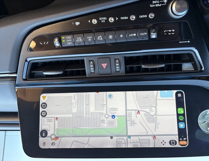 Lexus ES 300h Sedan / Limuzína 2,5 l 131 kw