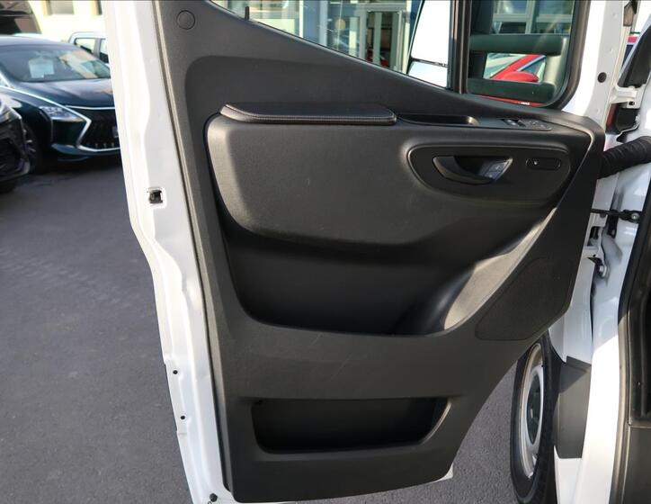 Mercedes-Benz Sprinter 17