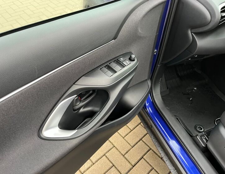 Toyota Yaris Cross 12