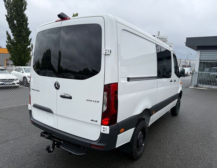 Mercedes-Benz Sprinter 4