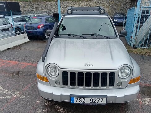 Jeep Cherokee Kombi 2,8 l 120 kw