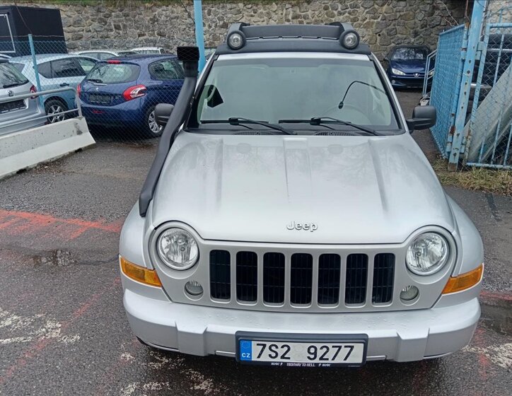 Jeep Cherokee Kombi 2,8 l 120 kw
