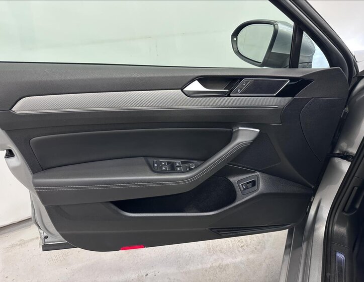 Volkswagen Passat Sedan / Limuzína 2,0 l 162 kw