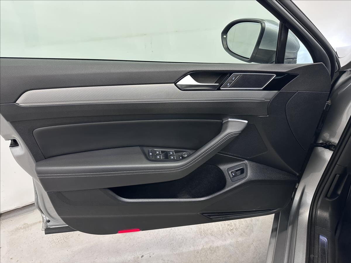 Volkswagen Passat Sedan / Limuzína 2,0 l 162 kw