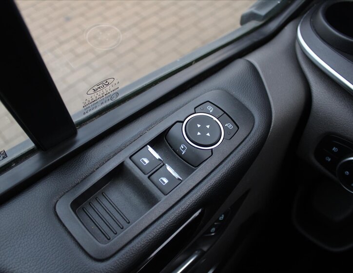 Ford Tourneo Custom 24