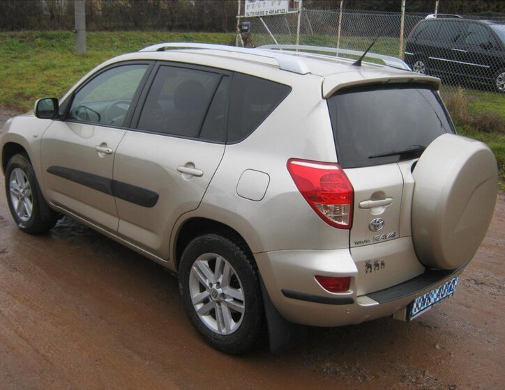 Toyota RAV4 Kombi 2,0 l 112 kw