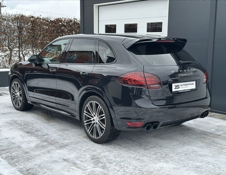 Porsche Cayenne 8