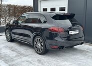 Porsche Cayenne 8