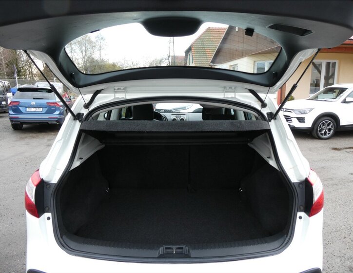 Nissan Qashqai SUV 2,0 l 104 kw