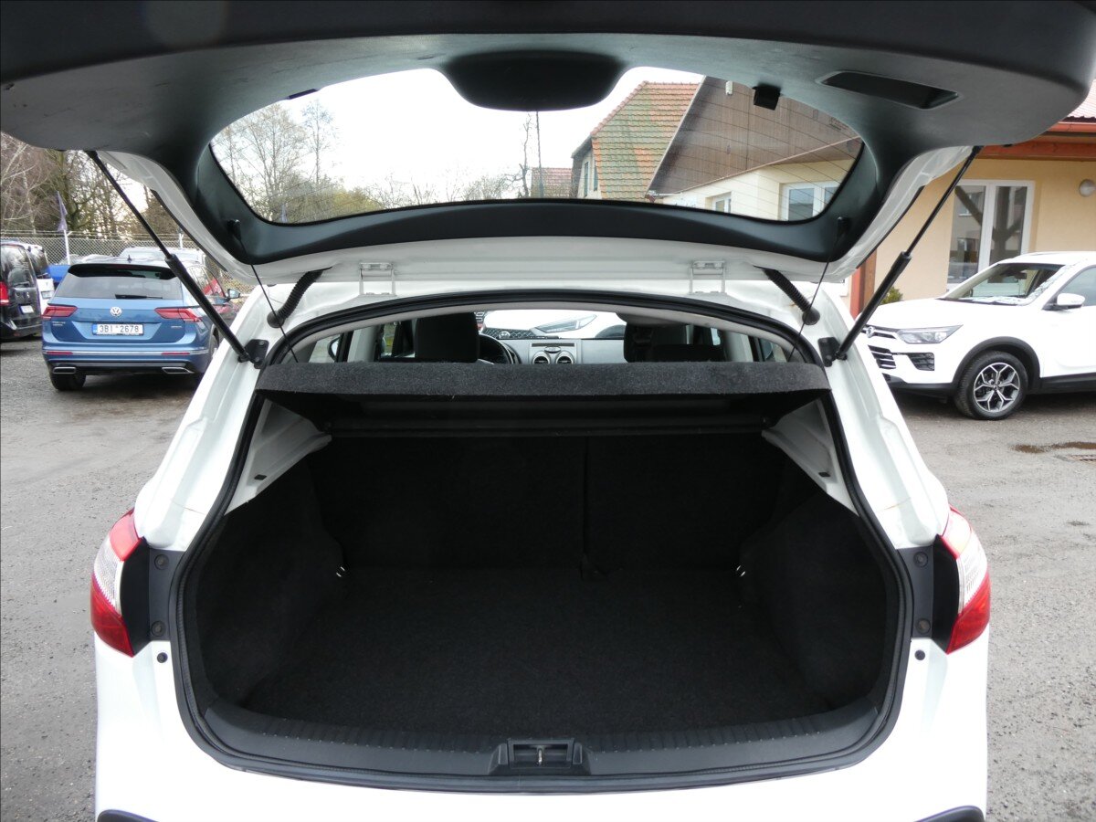 Nissan Qashqai SUV 2,0 l 104 kw