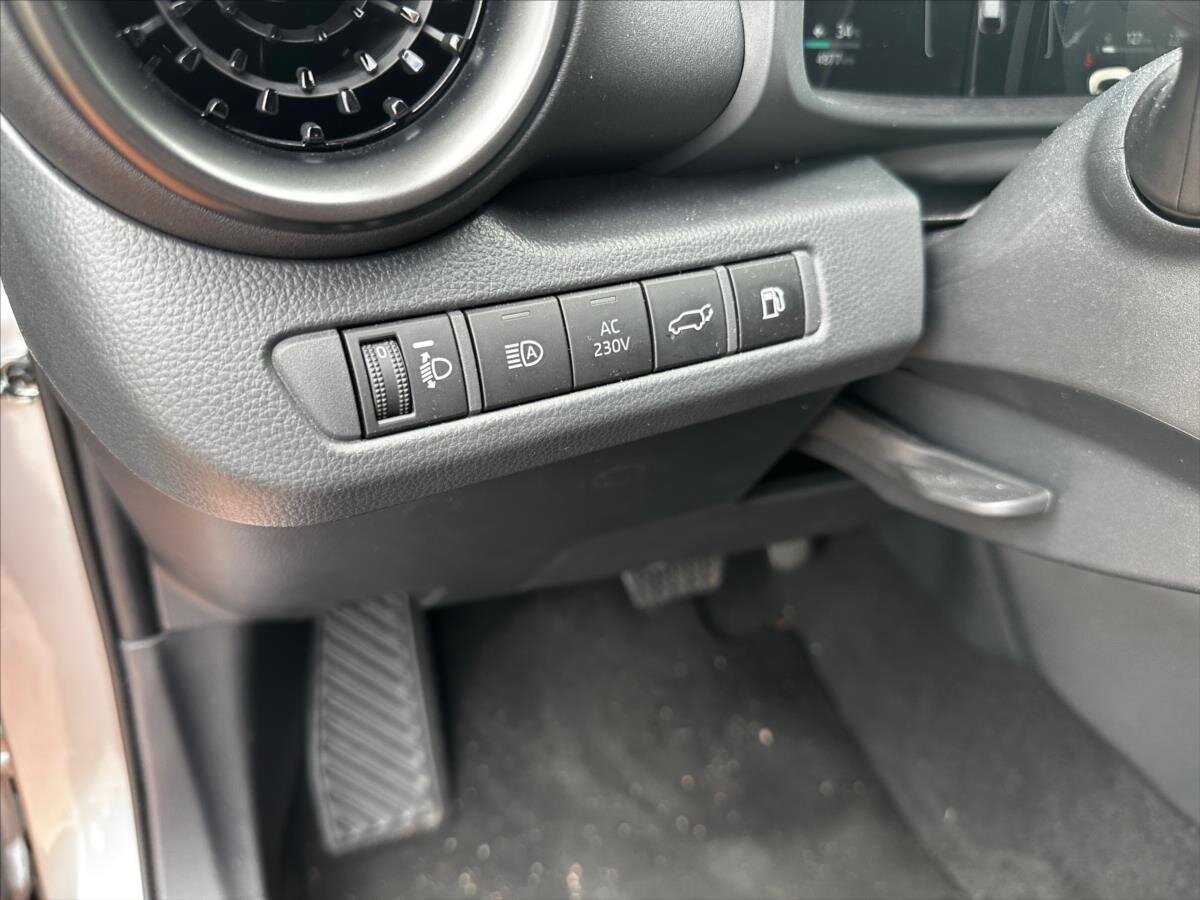 Toyota C-HR Hatchback 2,0 l 111 kw