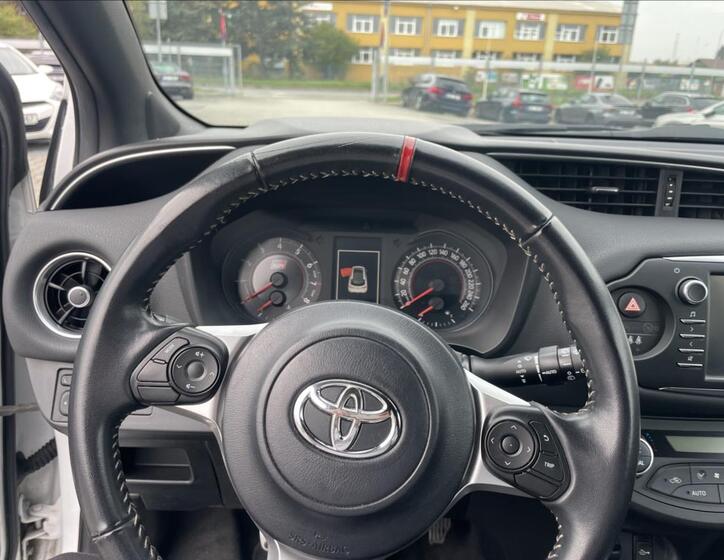 Toyota Yaris 10