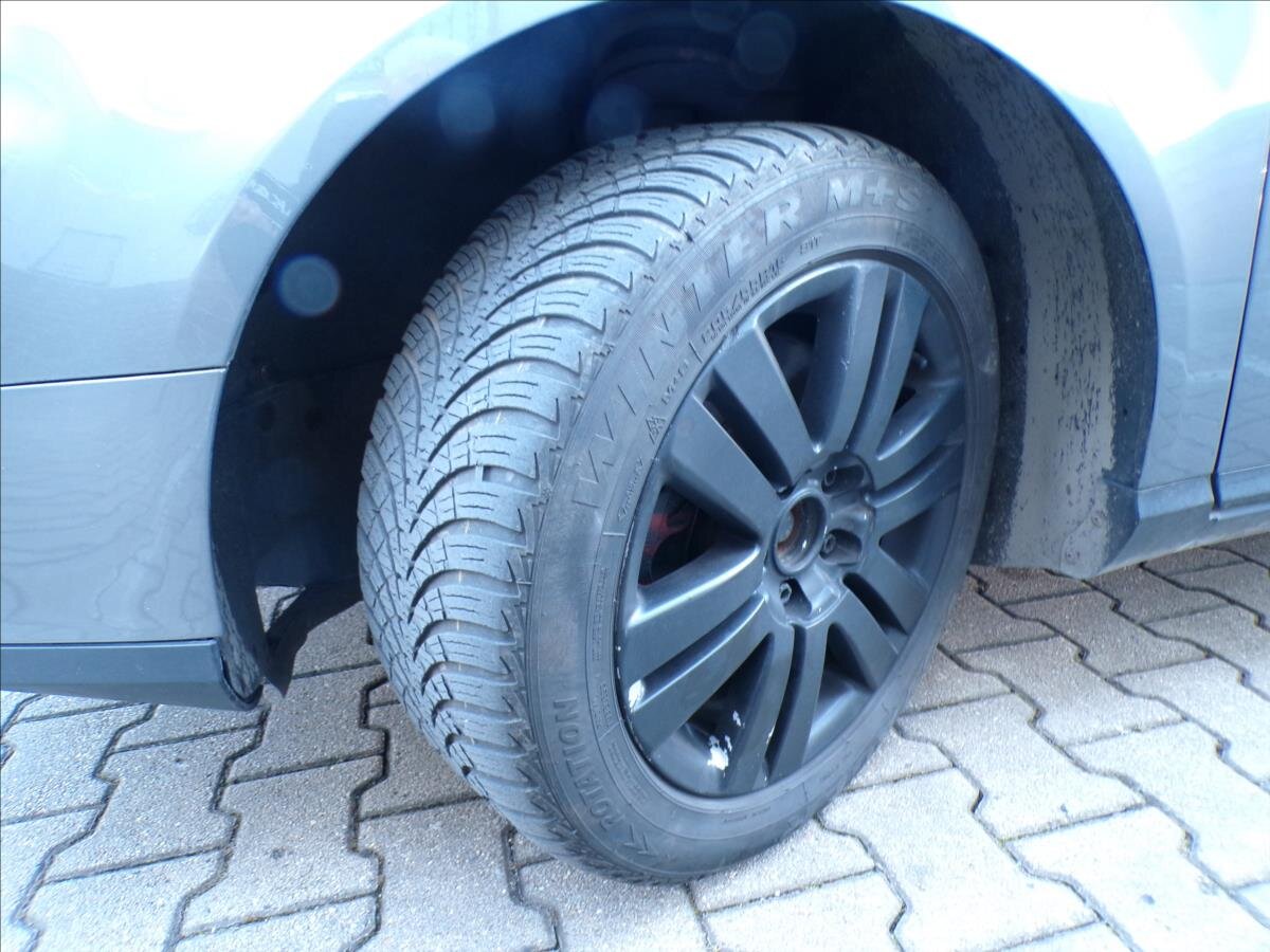 Volkswagen Passat Sedan / Limuzína 2,0 l 103 kw