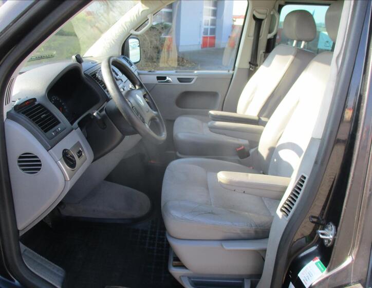 Volkswagen Multivan 8