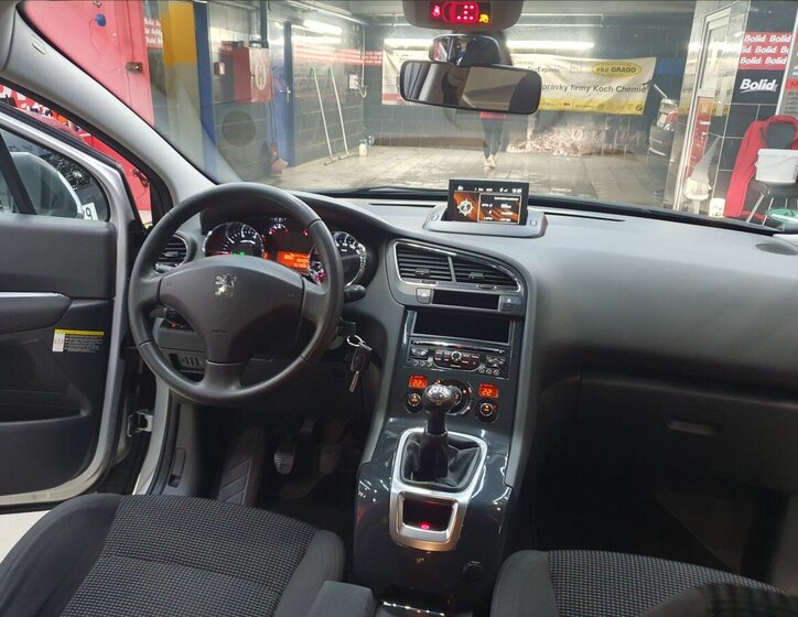 Peugeot 5008 MPV 1,6 l 88 kw