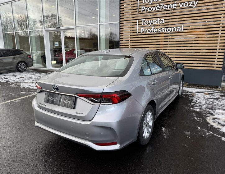 Toyota Corolla Sedan / Limuzína 1,8 l 72 kw