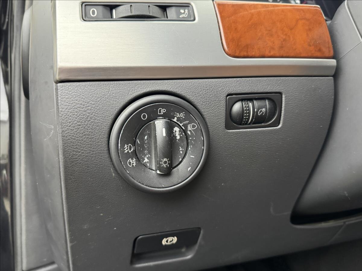 Volkswagen Touareg SUV / Terénní 3,0 l 165 kw