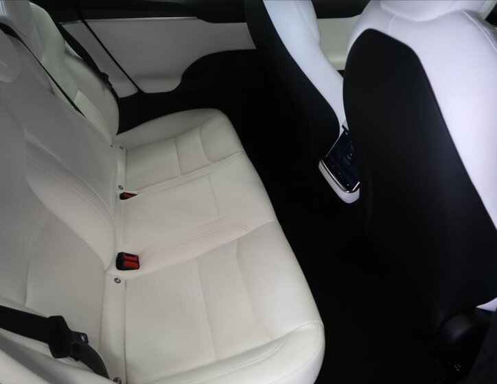 Tesla Model S Hatchback 0,0 493 kw