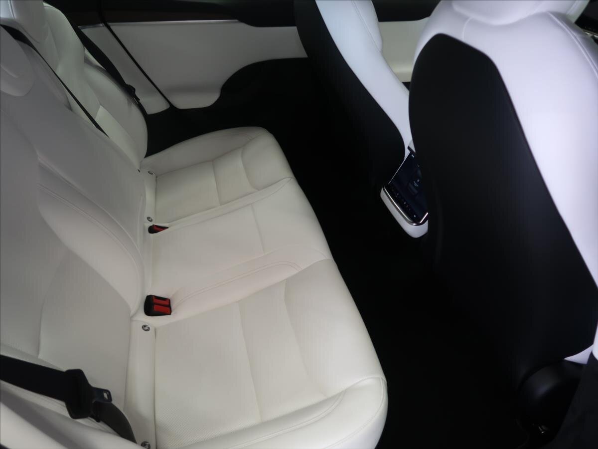 Tesla Model S Hatchback 0,0 493 kw
