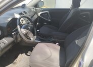 Toyota RAV4 SUV 2,2 l 100 kw