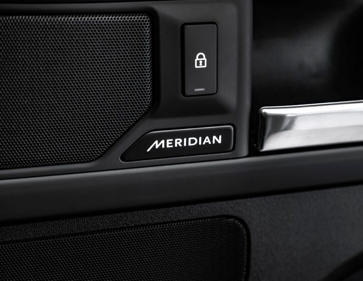 Land Rover Defender 20