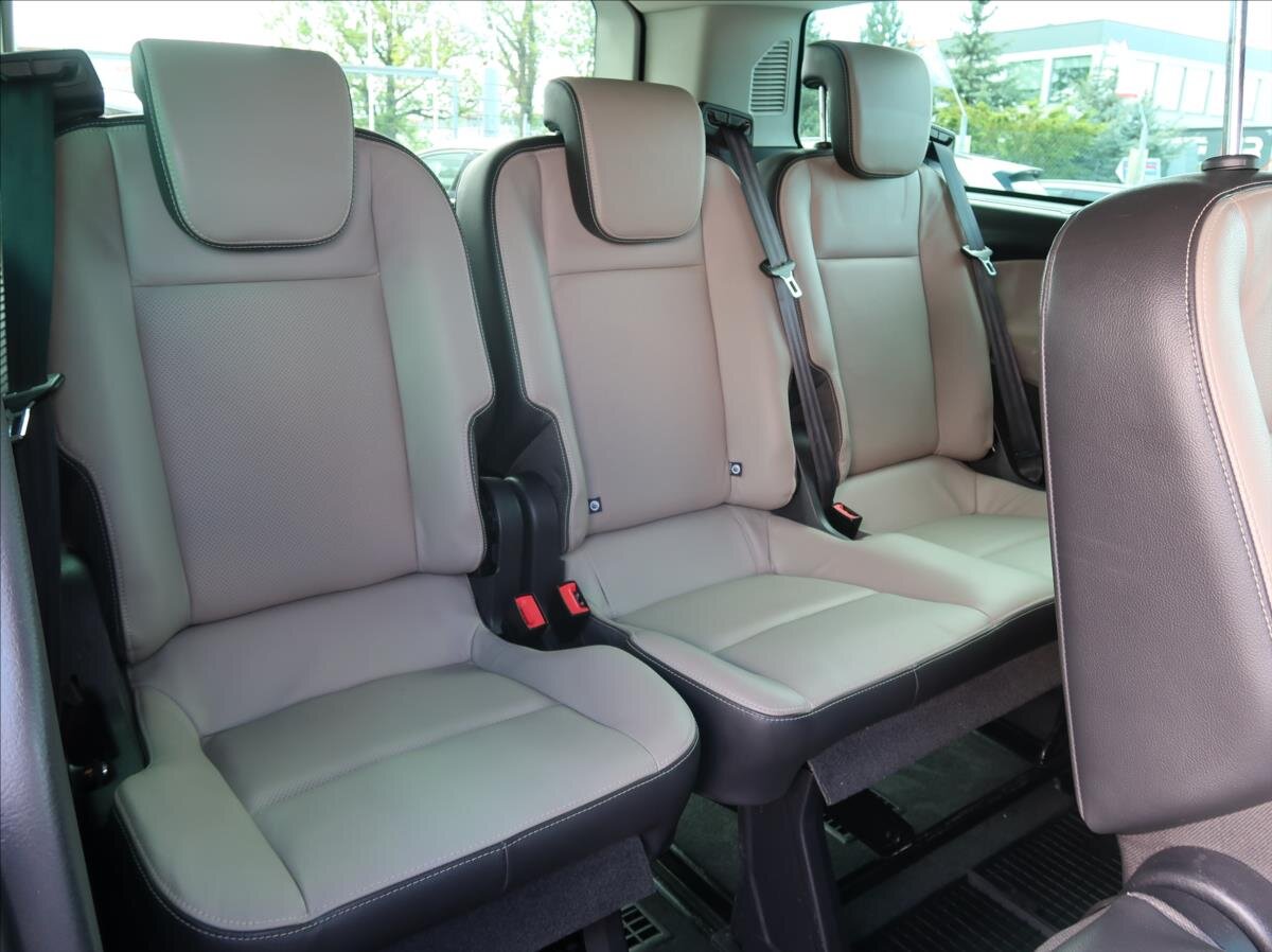 Ford Tourneo Custom MPV 2,2 l 114 kw