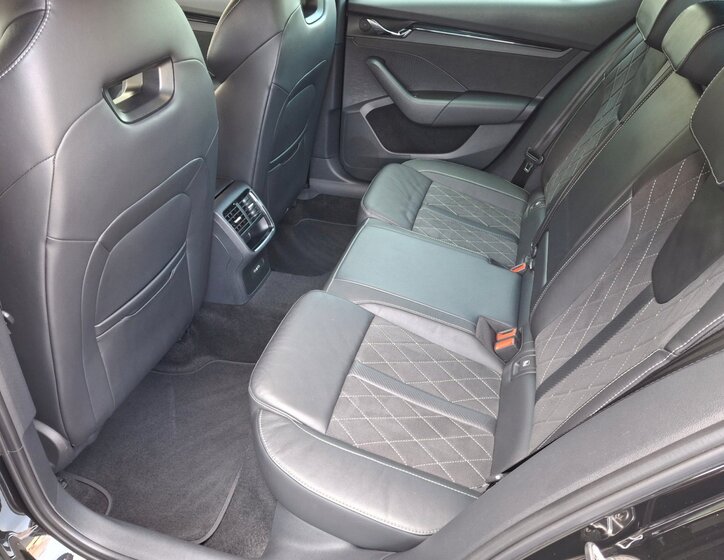 Škoda Octavia Sedan / Limuzína 2,0 l 180 kw