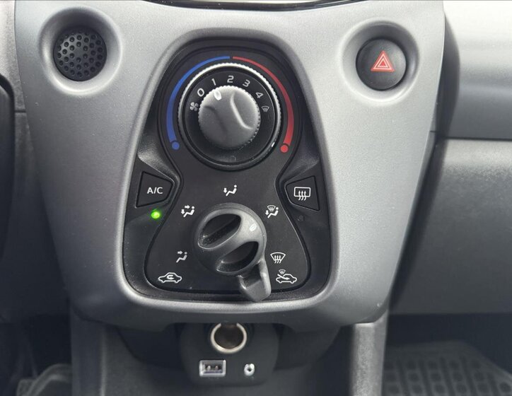 Toyota Aygo Hatchback 998,0 53 kw