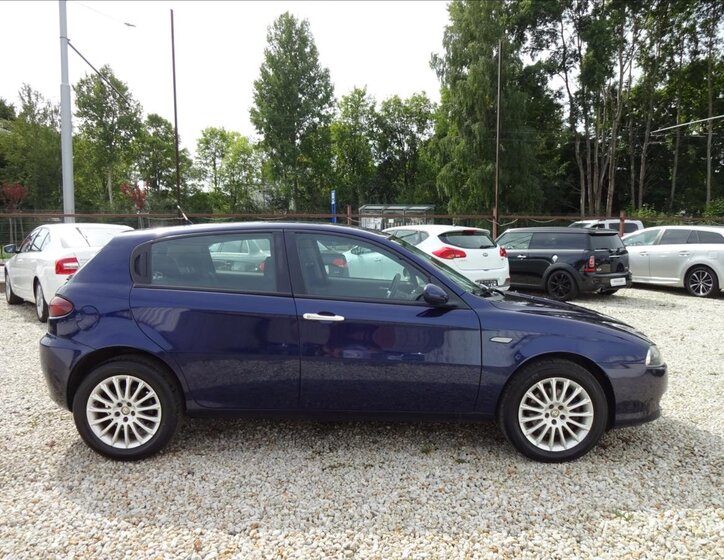 Alfa Romeo 147 8