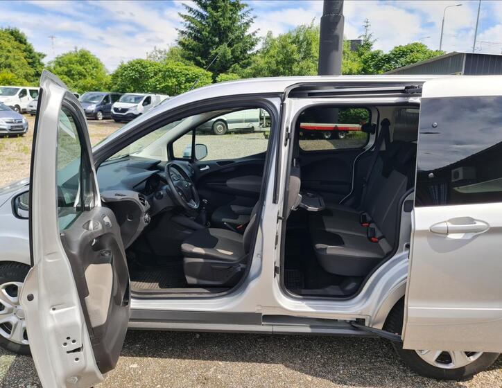 Ford Tourneo Courier 9