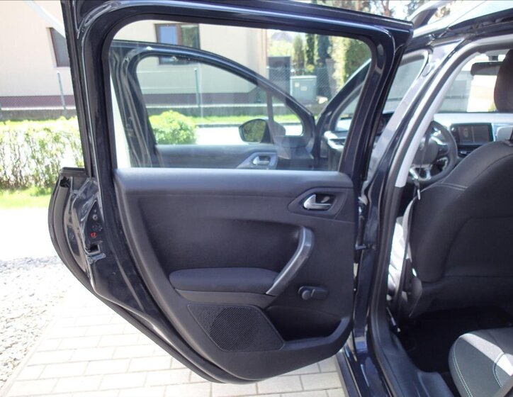 Peugeot 2008 Kombi 1,2 l 61 kw