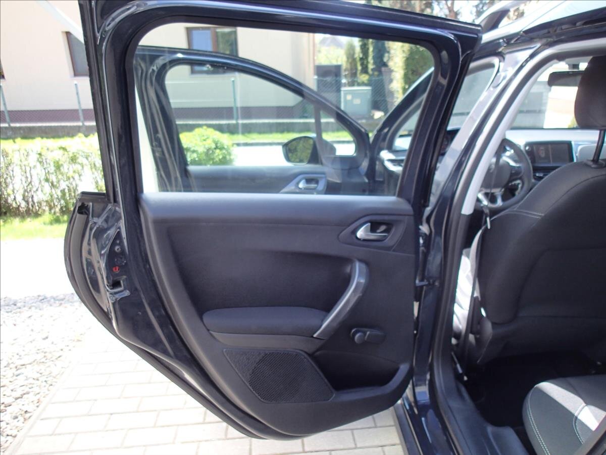 Peugeot 2008 Kombi 1,2 l 61 kw
