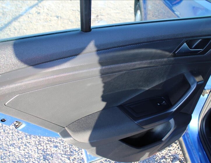 Volkswagen T-Roc SUV / Terénní 1,6 l 85 kw