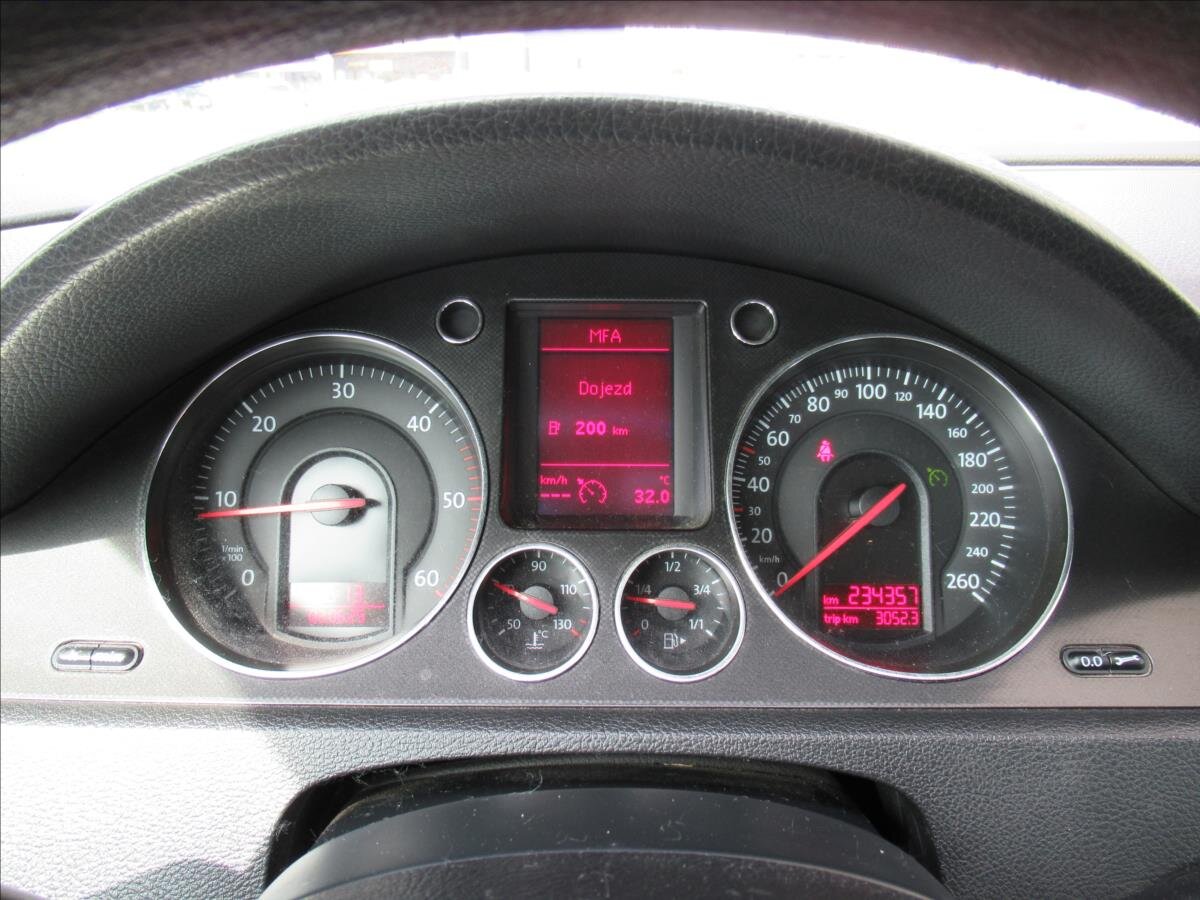 Volkswagen Passat Kombi 2,0 l 103 kw