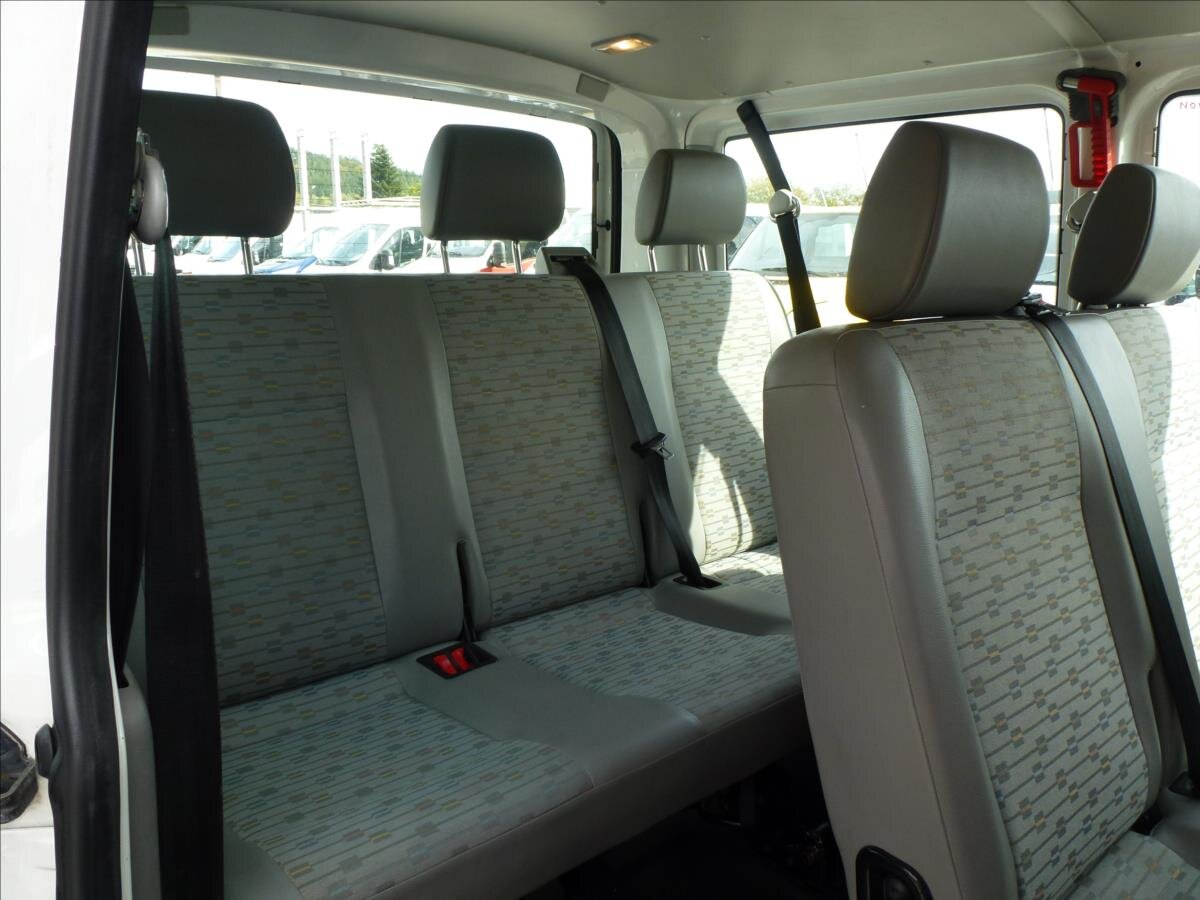 Volkswagen Transporter Kombi 2,0 l 62 kw