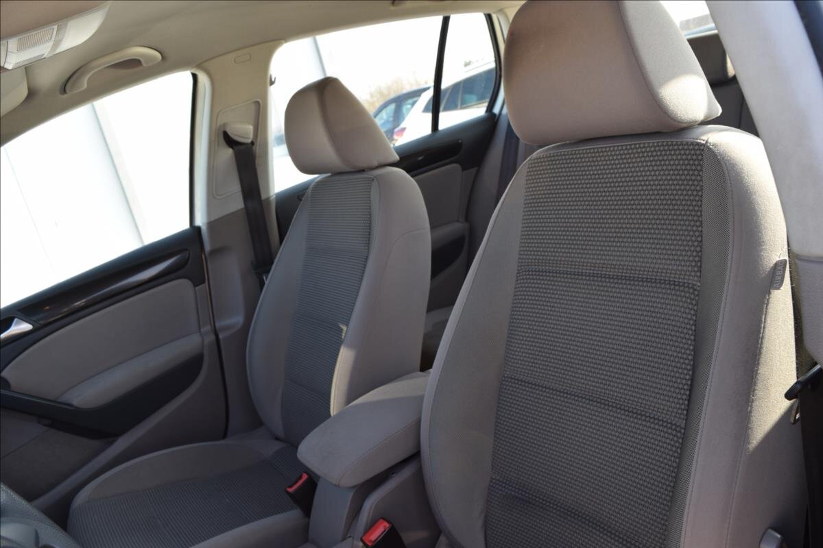 Volkswagen Golf Kombi 1,6 l 66 kw