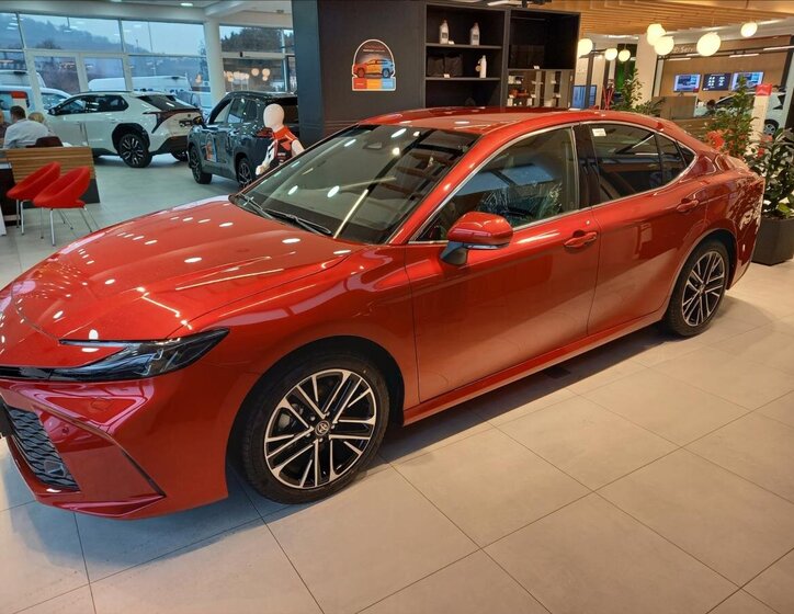 Toyota Camry Sedan 2,5 l 169 kw